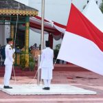 Jadikan Pahlawan Sebagai Inspirasi Upacara Hari Pahlawan Ke-76 Tingkat Provinsi Kepulauan Riau Tahun 2021 di Lapangan Upacara Kantor Gubernur Kepulauan Riau, Dompak, Rabu (10/11) (Foto/humas)