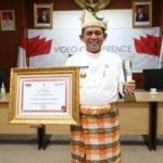 Gubernur Terima Penghargaan Top 5 Replikasi Inovasi Pelayanan Publik Gubernur Kepulauan Riau H. Ansar Ahmad menerima penghargaan dari Menpan RB Tjahjo Kumolo secara virtual dari Ruang Rapat Utama Kantor Gubernur Kepri, Dompak, Tanjungpinang, Selasa (9/11). (Foto/Humas Pemprov Kepri)