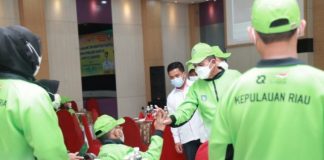 Gubernur Lepas 22 Atlet NPCI Kepri ke Papernas XVI Papua Gubernur Kepulauan Riau H. Ansar Ahmad melepas 22 altet National Paralimpic Commitee Indonesia (NPCI) Provinsi Kepri di Hotel Baverly Batam, Ahad (31/10) malam. (Foto/ Humas Pemprov Kepri)