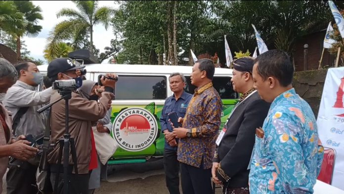Presiden IIBF Heppy Trenggono saat ditemui di sela-sela acara Silatnas IIBF ke XII di Sleman, Yogyakarta Jumat 12 November 2021. (Fot/Dok.) Presiden IIBF Heppy Trenggono saat ditemui di sela-sela acara Silatnas IIBF ke XII di Sleman, Yogyakarta Jumat 12 November 2021. (Fot/Dok.)
