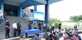 Imigrasi Batam dan Kementerian Luar Negeri Repatriasi Warga Negara Vietnam Pelaku Tindak Pidana Illegal Fishing Deportasi 166 WN Vietnam, Senin(15/11/2021). Fot: Imigrasi