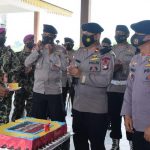 Satbrimob Polda Kepri Beri Kejutan di HUT Korps Marinir ke-76 Satbrimob Polda Kepri saat memberikan kejutan ke Marinir, Senin (15/1/2021). Fot: non