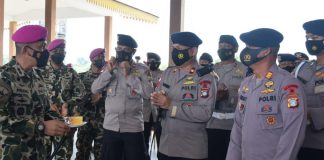 Satbrimob Polda Kepri Beri Kejutan di HUT Korps Marinir ke-76 Satbrimob Polda Kepri saat memberikan kejutan ke Marinir, Senin (15/1/2021). Fot: non