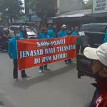 Aksi Kemanusiaan Beberapa Elemen Masyarakat Kediri untuk Almarhum Adik Rafa Orasi elemen masyarakat Koin Peduli, Rabu (17/11/2021) Foto: Galuh/mimbarpublik