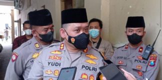 Jelang Nataru Polresta Kediri Akan Rakor dengan Forkopimda Kapolres kediri AKBP Wahyudi usai mendampingi dan melakukan pengawalan kegiatan di kampus IAI Tribakti Kediri, Kamis (18/11/2021) (Foto: Biro Kediri)