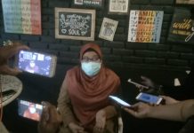 Kepala Puskesmas Bontonompo II Angkat Bicara Terkait Tuduhan Petugas NAR Yang Dianggap Keliru Jumpa pers Kepala Puskesmas Bontonompo II Gowa Nursyamsi,SKM.,M.Adm.Kes (foto/mimbarpublik)