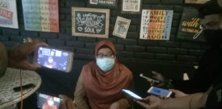 Kepala Puskesmas Bontonompo II Angkat Bicara Terkait Tuduhan Petugas NAR Yang Dianggap Keliru Jumpa pers Kepala Puskesmas Bontonompo II Gowa Nursyamsi,SKM.,M.Adm.Kes (foto/mimbarpublik)