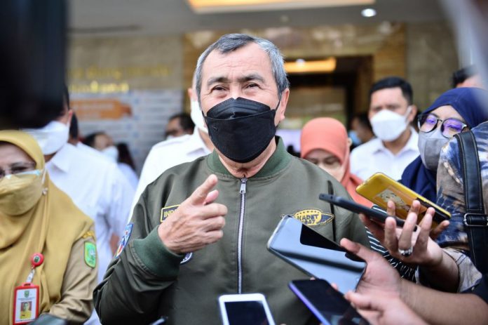 Gubernur Riau, Syamsuar saat diwawancarai awak media, beberapa hari yang lalu. (Foto: Dok Pemprov Riau)