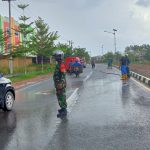 Pengendara Motor Terpeleset karena Tumpahan Minyak di Jalan Bandara RHF