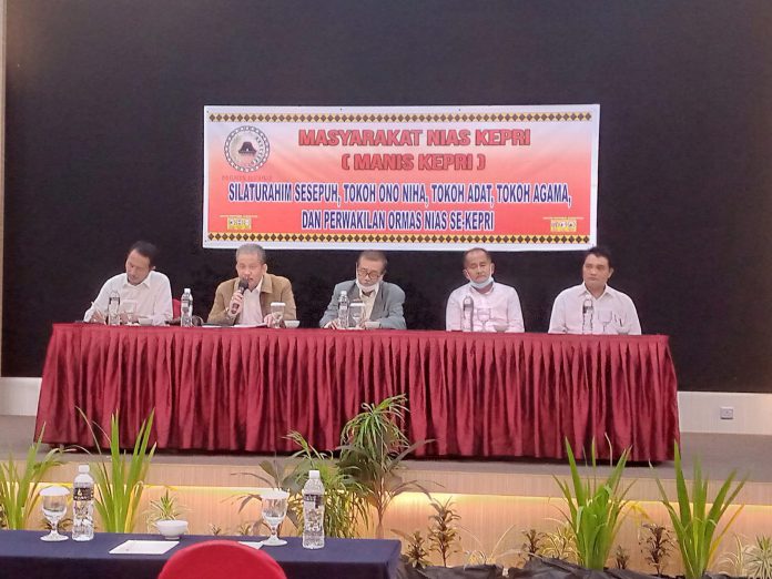 Acara silaturahmi Sesepuh Suku Nias, Tokoh Ono Niha, Tokoh Adat, Tokoh Agama dan Perwakilan Ormas Nias se-Provinsi Kepri, Selasa (10/11/2021). Foto: Dok Manis Kepri