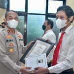 Kapolres Lamongan Berikan Reward Kepada Anggota Dan Masyarakat Yang Bantu Tugas Kepolisian