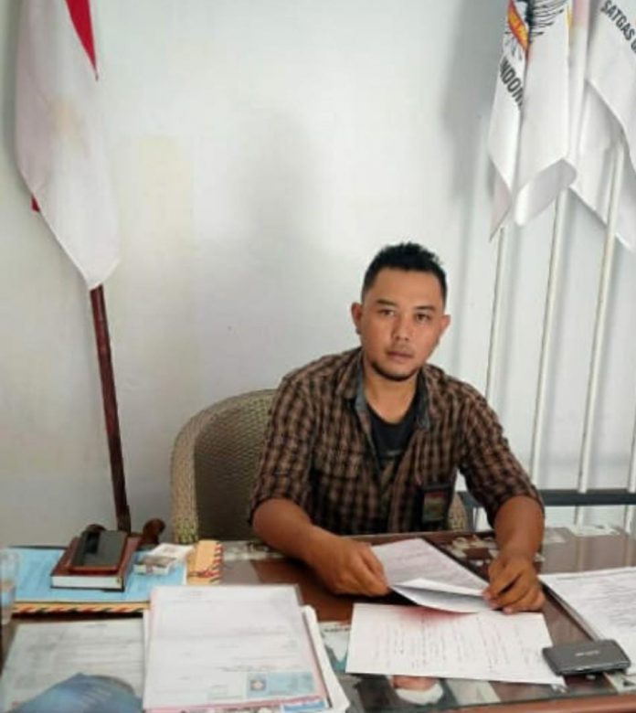 Ketua Umum LSM Gelora Cinta Negeri (LSM-GCN) Indra Eka, Berikan ucapan selamat "Ulang Tahun kepada RSUD Gambiran kota kediri.
Waktu : Rabu, tanggal (01/12/2021).
Foto: Dok Mimbarpublik.com