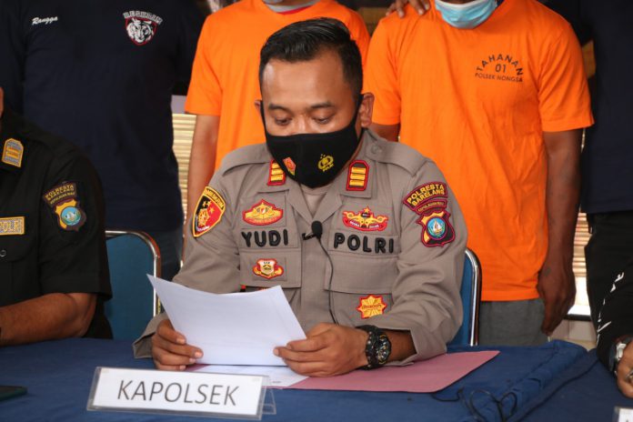 Konferensi pers penangkapan pelaku pencabulan anak di bawah umur, Jumat (3/12/21). Foto: Dok Polsek Nongsa