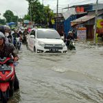 Sulawesi Selatan Diterjang Banjir, Basarnas Terjunkan Tim Penyelamat