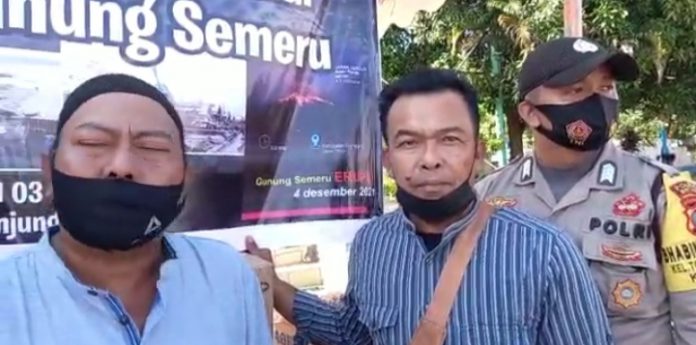 Aliansi Boedak Kampung, AJOI Bintan dan LMP Bintan melakukan penggalangan dana untuk korban erupsi gunung semeru, Kamis (16/12). Foto: Juliansyah/Mimbarpublik.com