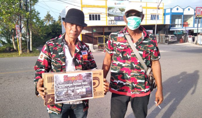 Ketua Macab LMP Bintan, Rahmadi saat menggalang dana untuk korban erupsi gunung semeru, beberapa waktu lalu. (Foto: Juliansyah/Mimbarpublik.com)
