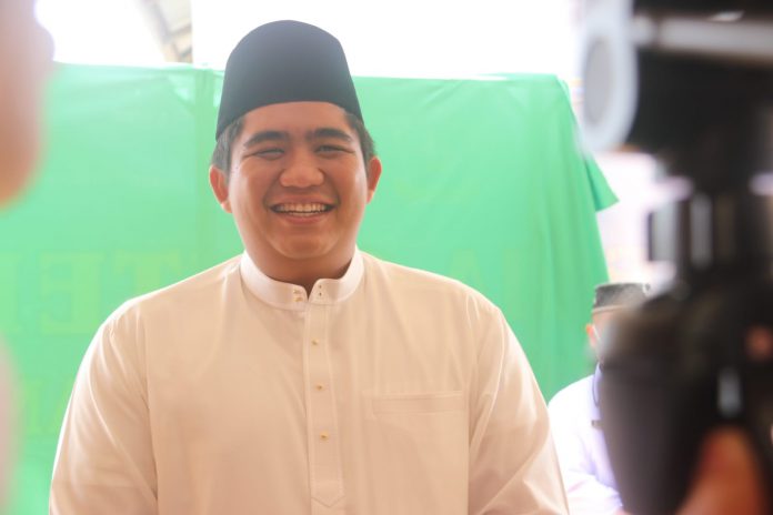 Bupati Bintan, Roby Kurniawan saat diwawancarai awak media, Rabu (29/12/21). Foto: Diskominfo Bintan
