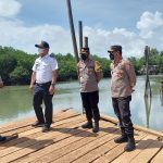 Tim Satgas Kemanusiaan Polda Kepri Bersama Polres Bintan Meninjau Kapal Penampungan Sementara PMI Ilegal