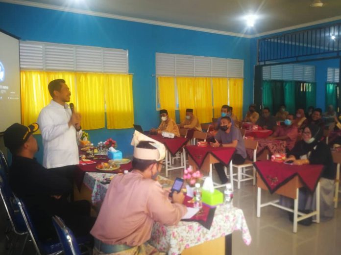 Ketua DPRD Batam, Nuryanto saat kunjungan kerja ke SDN 002 Batuampar, Selasa (14/12/21). Foto: Gokepri