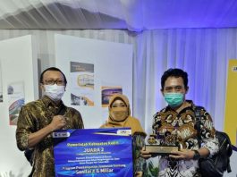 Pemerintah Kabupaten Kediri Berikan Surprise Akhir Tahun dengan Raih Juara 2 Pengelolaan Jalan Terbaik se-Indonesia Pemerintah Kabupaten Kediri mendapatkan penghargaan dari Kementerian PUPR (Selasa 21/12/2021)(sumber: Biro kediri)