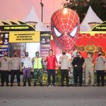 Pos Pam Bertemakan Super Hero Malam Tahun Baru 2022, Dapat Bingkisan Dari Anggota Komisi III DPR RI Fraksi PDIP Arteria Dahlan