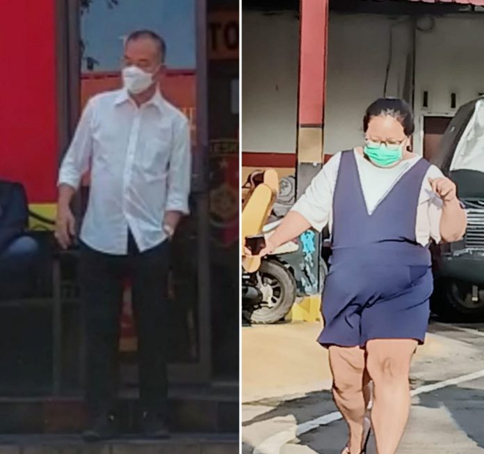 Bos Diskotik Planet Batam, Ir Yuwangki (kiri) dan mantan karyawan PT Hosana Exchange, Mina keluar dari ruang penyidik Polresta Barelang, Kamis (13/1).