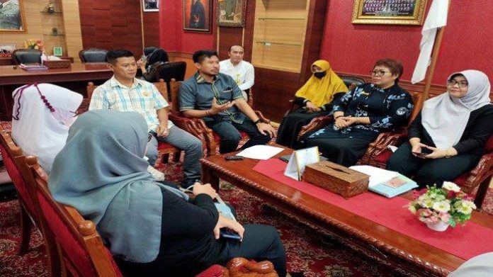 14-48-11-0604audiensi-dprd-batam-bersama-kppi-batam785265851725289516.jpg