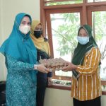 Bank Riau Kepri cabang Siak dan TP PKK Kolaborasi Beri Sembako di Dua Kecamatan