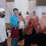 Ketua Dharma Wanita Siak Bagikan Paket Sembako ke ASN dan Honorer