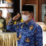H. Budi Utomo Ikuti Upacara Hari Kebangkitan Nasional Secara Virtual Di Rumah Dinas Bupati Lampura saat ikuti upacara Hari Kebangkitan Nasional di rumah dinas jabatan, Jumat 20/05 (Dok.foto:gustami)