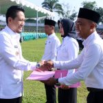 Wabup Lampura Hadiri Penyerahan SK PPPK di Stadion Sukung