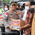 Rangkaian Hari Bhayangkara ke-76, Rudi Ikut Serahkan Bansos Sembako