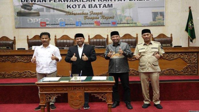 0407rapat-paripurna-dprd-batam7692693050322920511.jpg