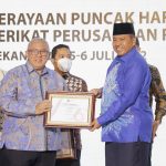 Bupati Siak Alfedri Pemimpin Terpopuler Media Arus Utama Tahun 2022