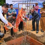 Marlin Resmikan Peletakan Batu Pertama Revitalisasi Pembangunan Rumah Tenun Pulau Ngenang