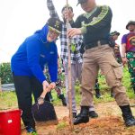 Wagub Marlin Tanam Jati Emas untuk Batam Green City