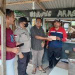 Gandeng PT.CDHA, Polsek Lubuk Baja Berikan Bantuan Uang Tunai ke Warga Tanjung Uma Yang Kena Banjir