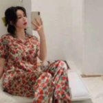 Inilah Motif Piyama Satin Kekinian yang Wajib Anda Miliki Sumber foto: https://www.blibli.com/p/piyama-dewasa-satin/is--GRP-25577-01481-00003?ds=GRP-25577-01481-00002&source=SEARCH&sid=034a636d422fdc56&cnc=false&pickupPointCode=PP-3010951&pid=GRP-25577-01481