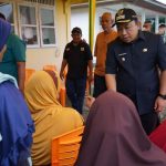 Wabup Husni Kunjungi Warga Kebanjiran, Prihatin Kondisi Anak-Anak