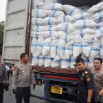 Amankan 1.200 Karung Pakaian Bekas, Kapolda Kepri Gelar Konferensi Pers