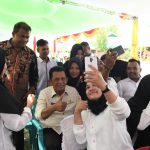 Gubernur Bersama Ketua Komisi 4 DPRD Kepri Serahkan SK PTK Non ASN di Kabupaten Natuna
