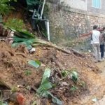 Anggota DPRD Batam Tinjau Longsor di Tiban dan Berikan Bantuan