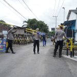 Polres Kediri Kota Pasang Palang Pintu Perlintasan Kereta untuk Cegah Kecelakaan