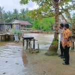 Sampaikan Himbauan Kamtibmas, Bhabinkamtibmas Desa Bakong sambangi Warga