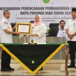 Penghargaan Kategori Pembangunan Terbaik I diraih Pengkab Bengkalis