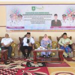 Bupati Kasmarni Serahkan Bantuan PAH di Bukit Batu