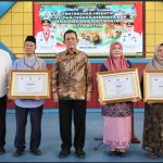 Gubernur Ansar Serahkan Bantuan Insentif Guru SMA/SMK Swasta se-Kota Batam