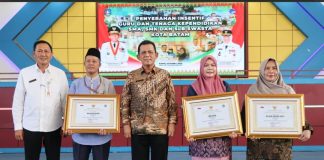 Gubernur Ansar Serahkan Bantuan Insentif Guru SMA/SMK Swasta se-Kota Batam