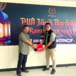 Berbagi Ramadan PWI Jaya, Paket Sembako dan Santunan untuk Dhuafa dan Warakawuri