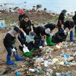 PLN Batam Gelar Aksi Bersih Pantai Tanjung Uma